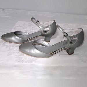 Dancing Dolls silver leather dance shoes  Sz 9